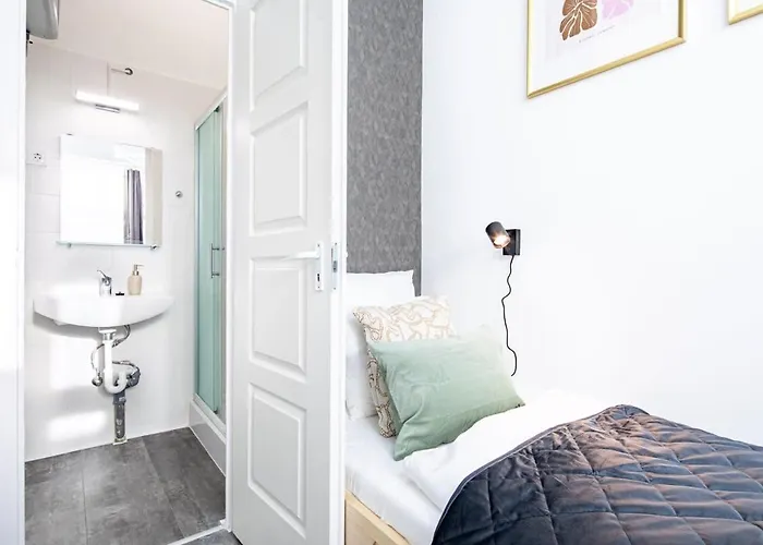 Ultra For Solo Traveller - Air Con Apartment